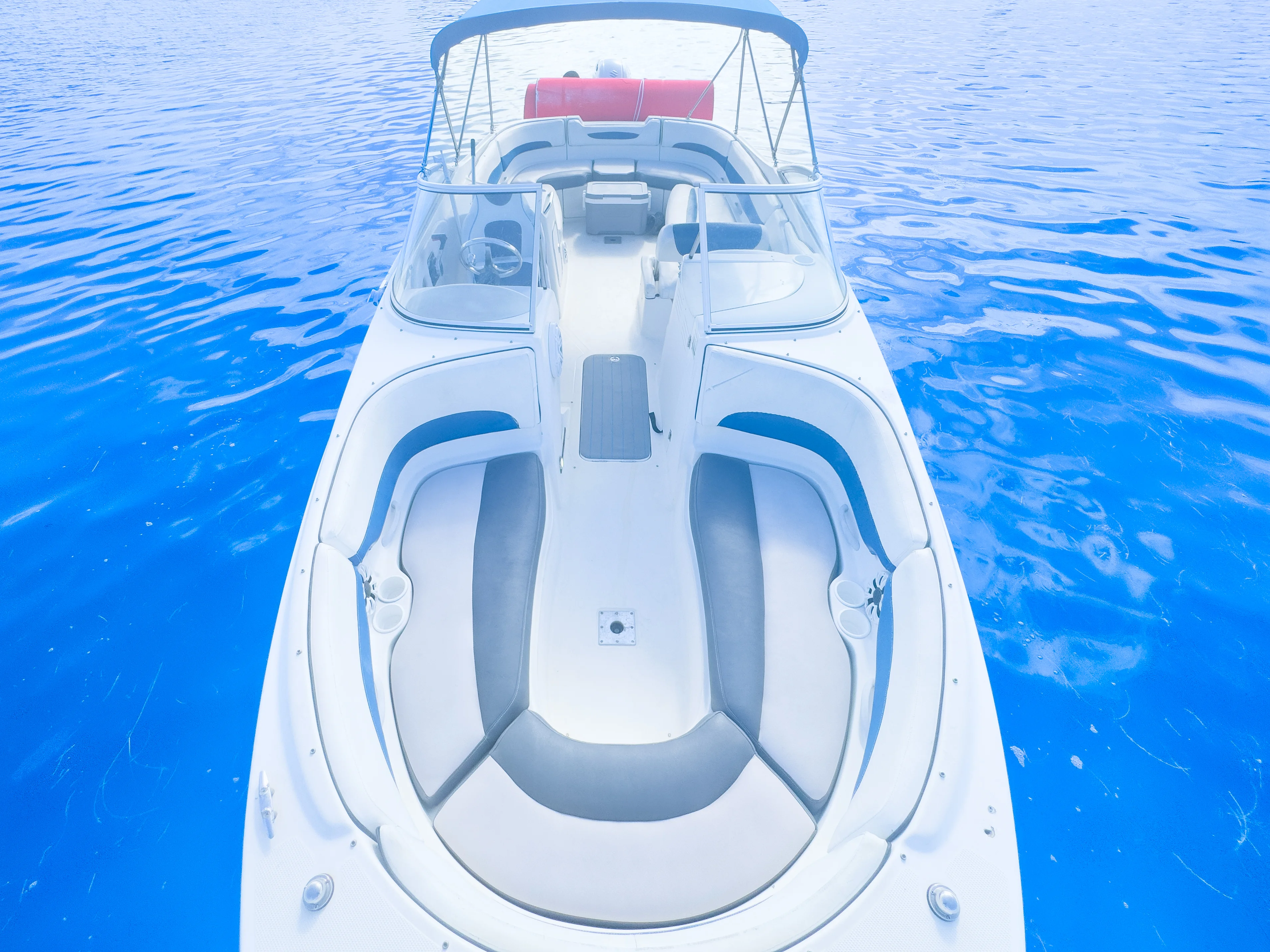 26ft Bayliner Max captain area